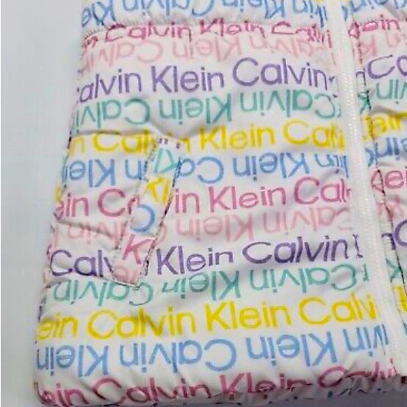 25 for 25$ 2T Calvin Klein toddler Puffer Vest - Picture 2 of 2